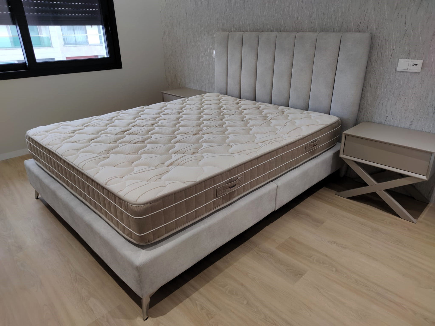 Mesa de cabeceira X